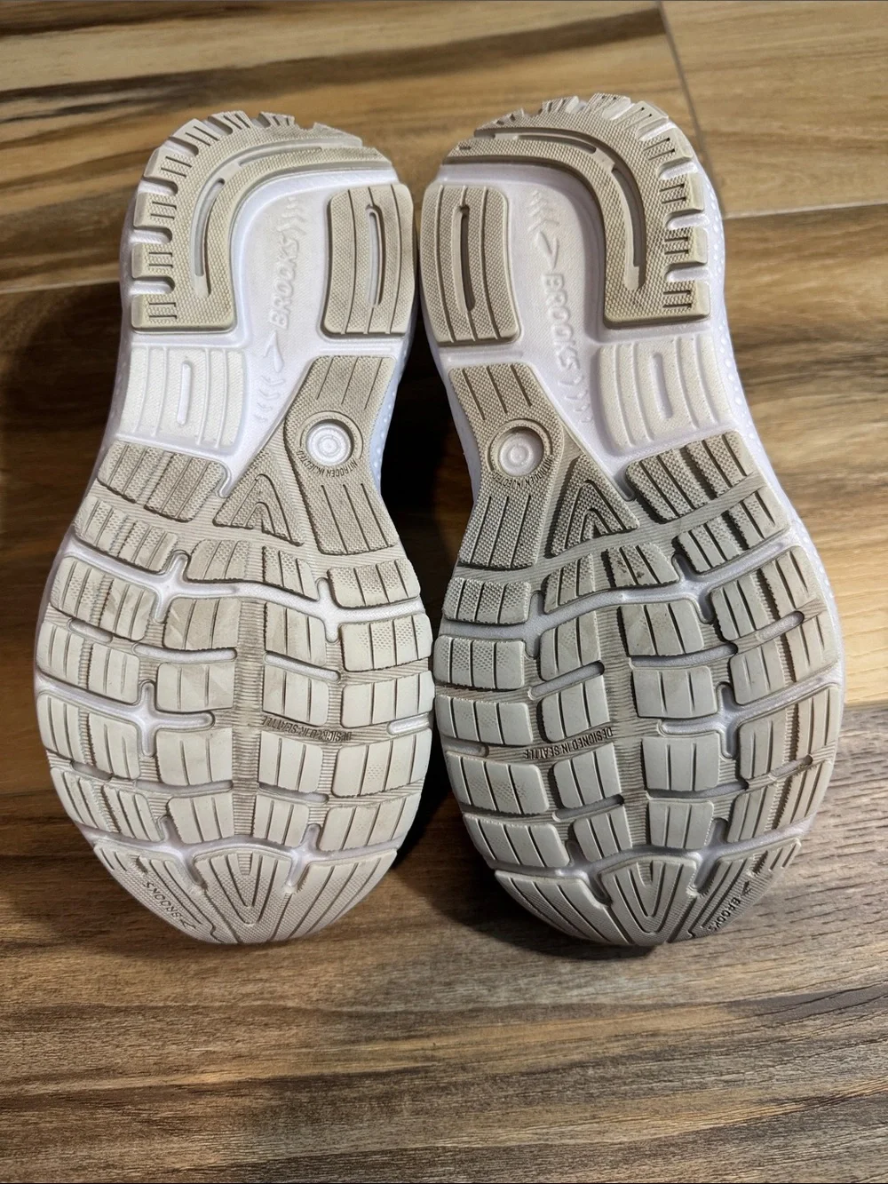 Brooks Ghost 16 Women's Running/Tennis Shoes – Size 8.5 Medium - used